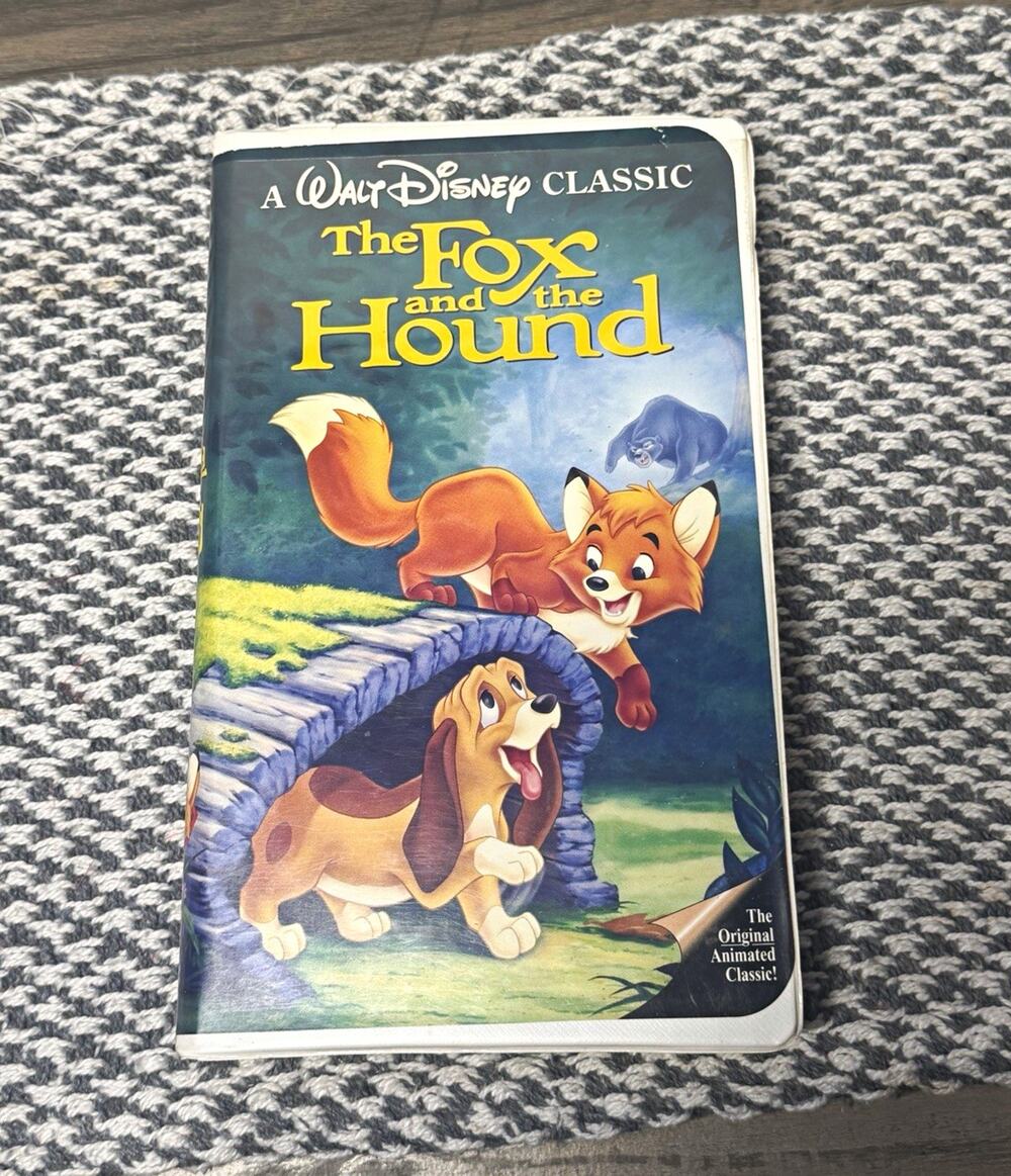 Disney The Fox and the Hound VHS Clamshell Walt Disney Classic NTSC G 1981